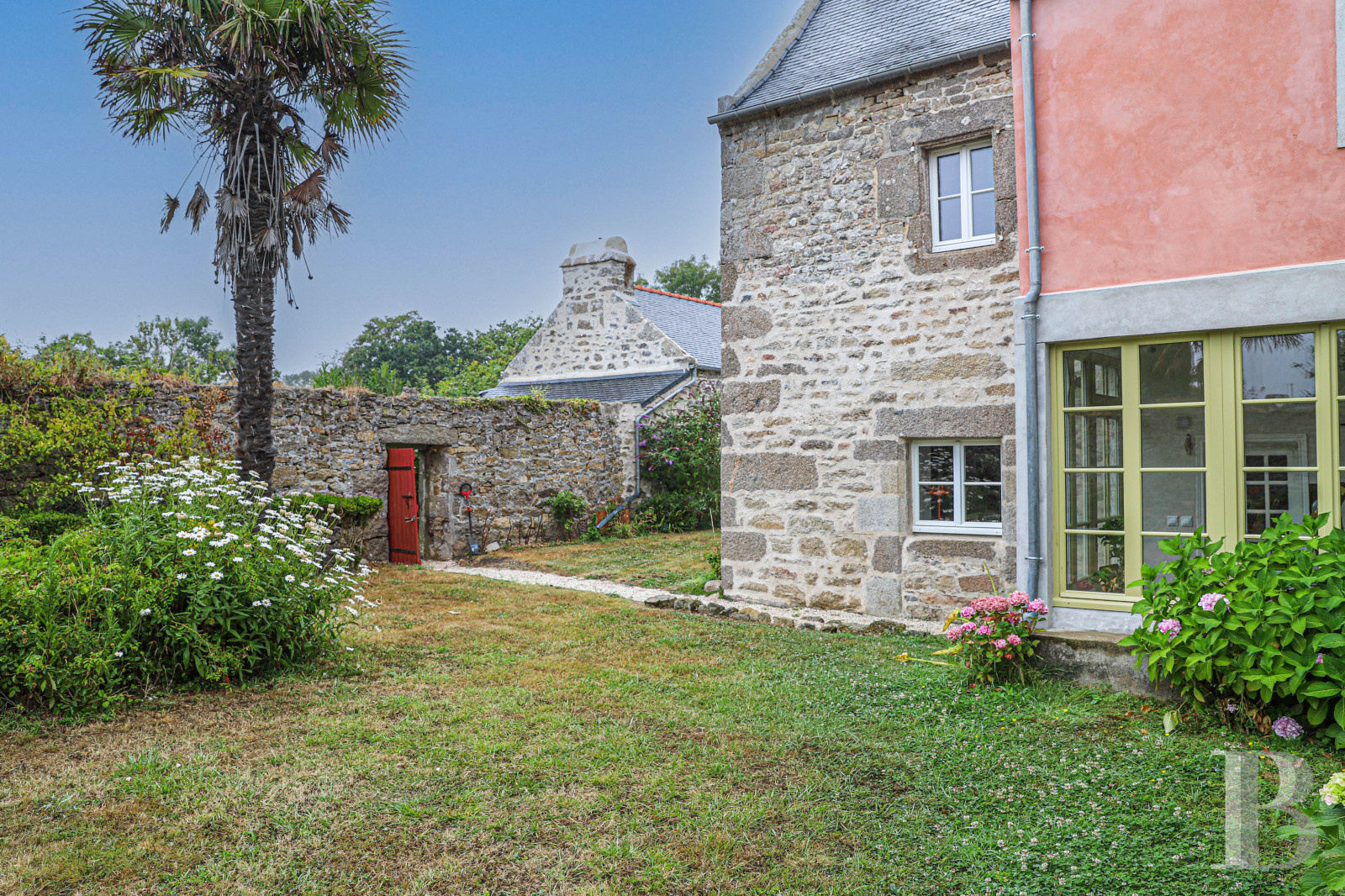 A 17th century manor house and penty close to the beaches and port in Lanildut, in the Iroise region - photo  n°45